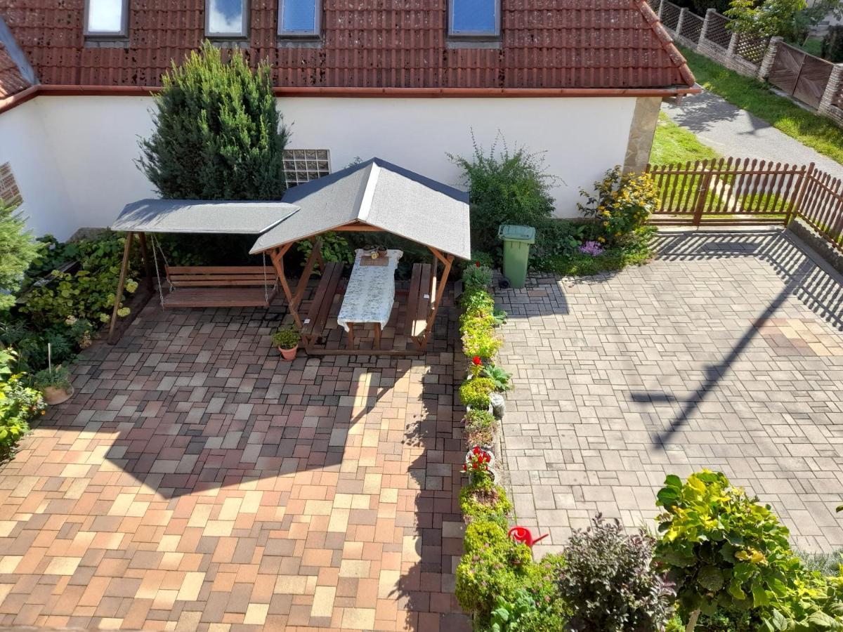 Apartament Harmonia Vendeghaz 100 Meterre Az Igali Gyogyfuerdotol Zewnętrze zdjęcie