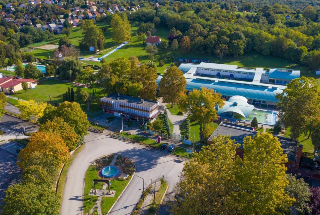 Apartament Harmonia Vendeghaz 100 Meterre Az Igali Gyogyfuerdotol Zewnętrze zdjęcie