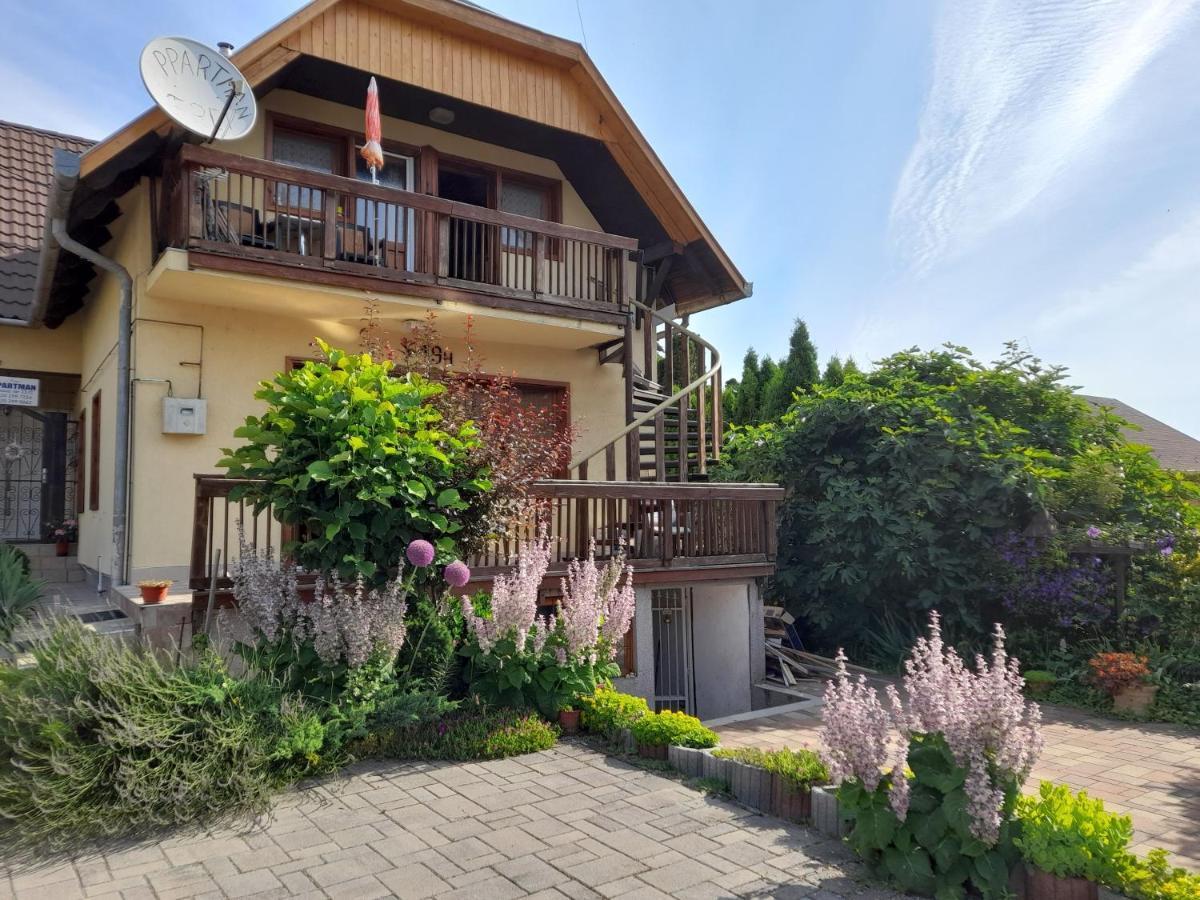 Apartament Harmonia Vendeghaz 100 Meterre Az Igali Gyogyfuerdotol Zewnętrze zdjęcie